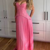 Robe longue plissée à col licou et décolleté V