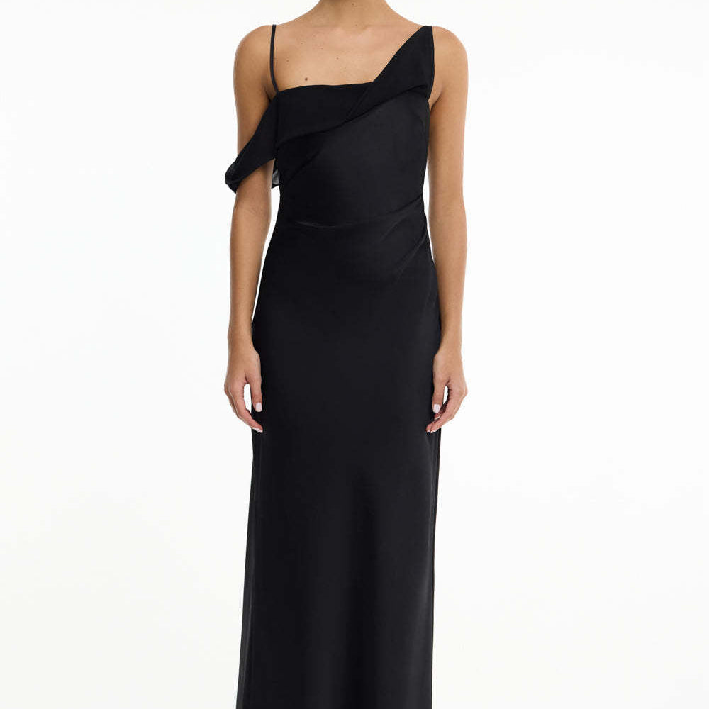 Robe Longue Asymétrique Satinée Élégance Minimaliste