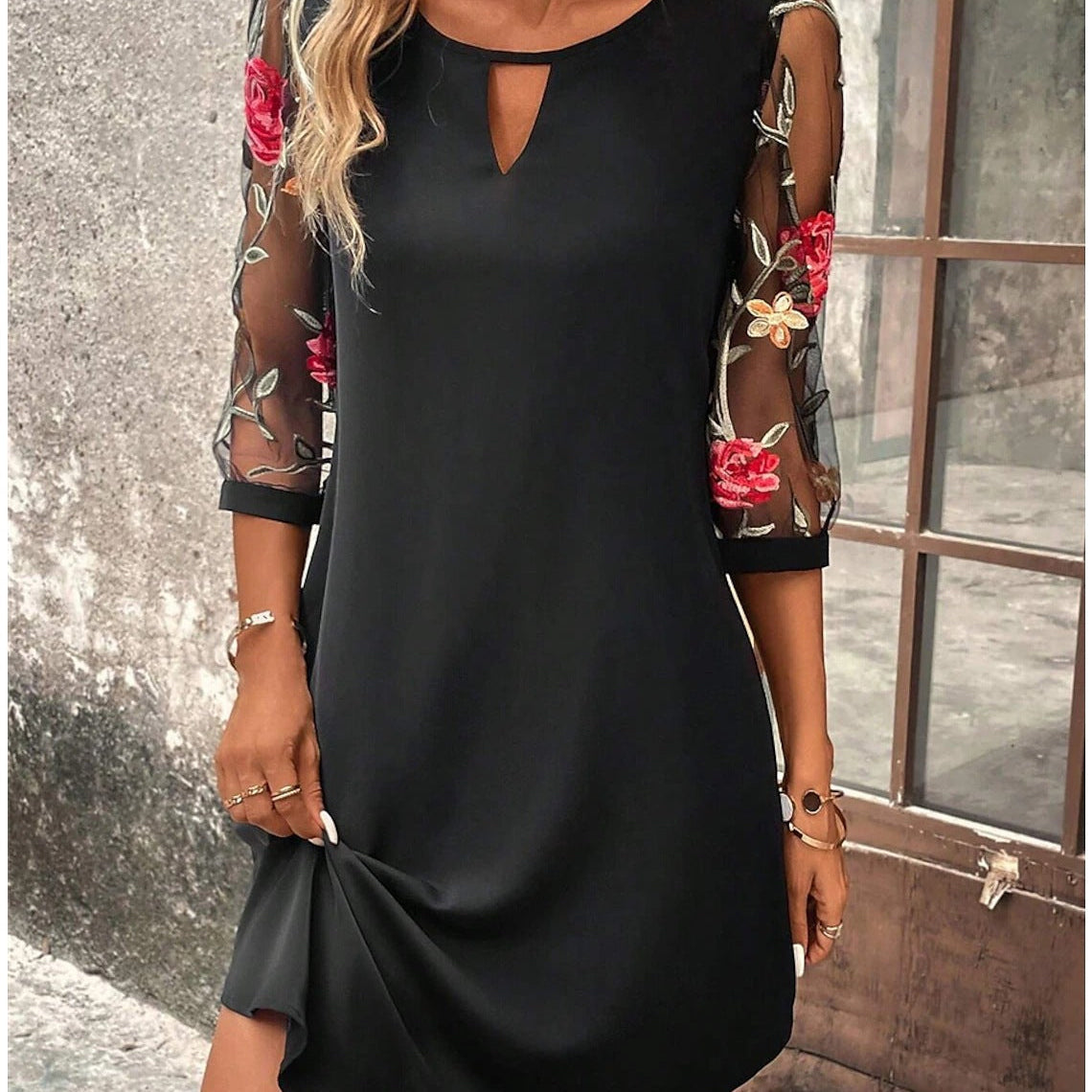Robe Femme Courte Élégante Manches Brodées