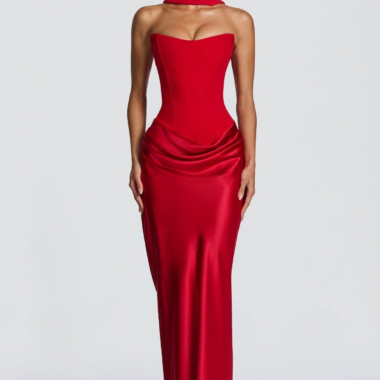 Robe Longue Satinée Bustier Drapée Élégance Luxe