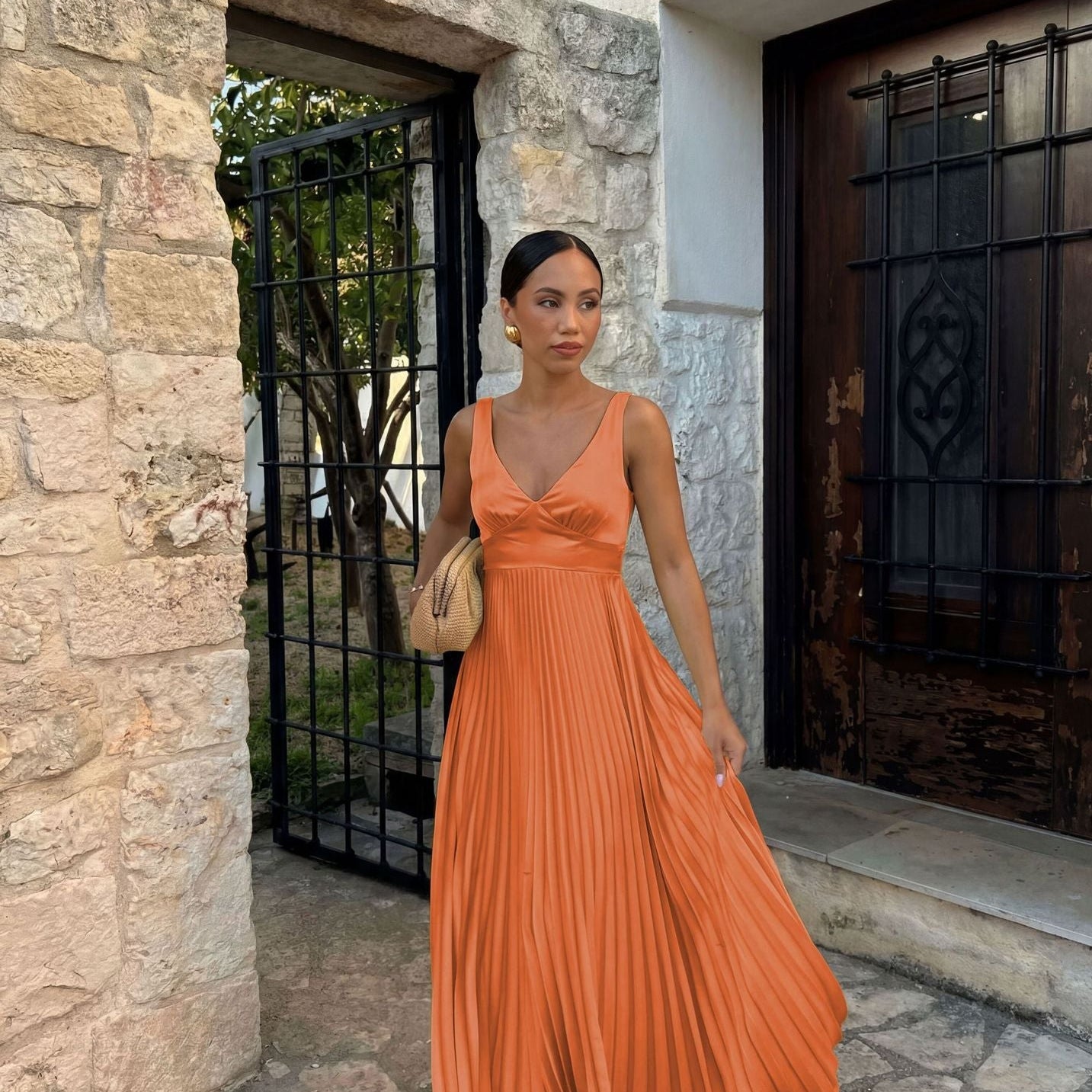Robe longue plissée sans manches à col V pour femme