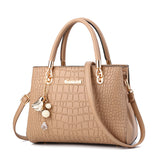 Sac à main femme effet croco avec bandoulière réglable
