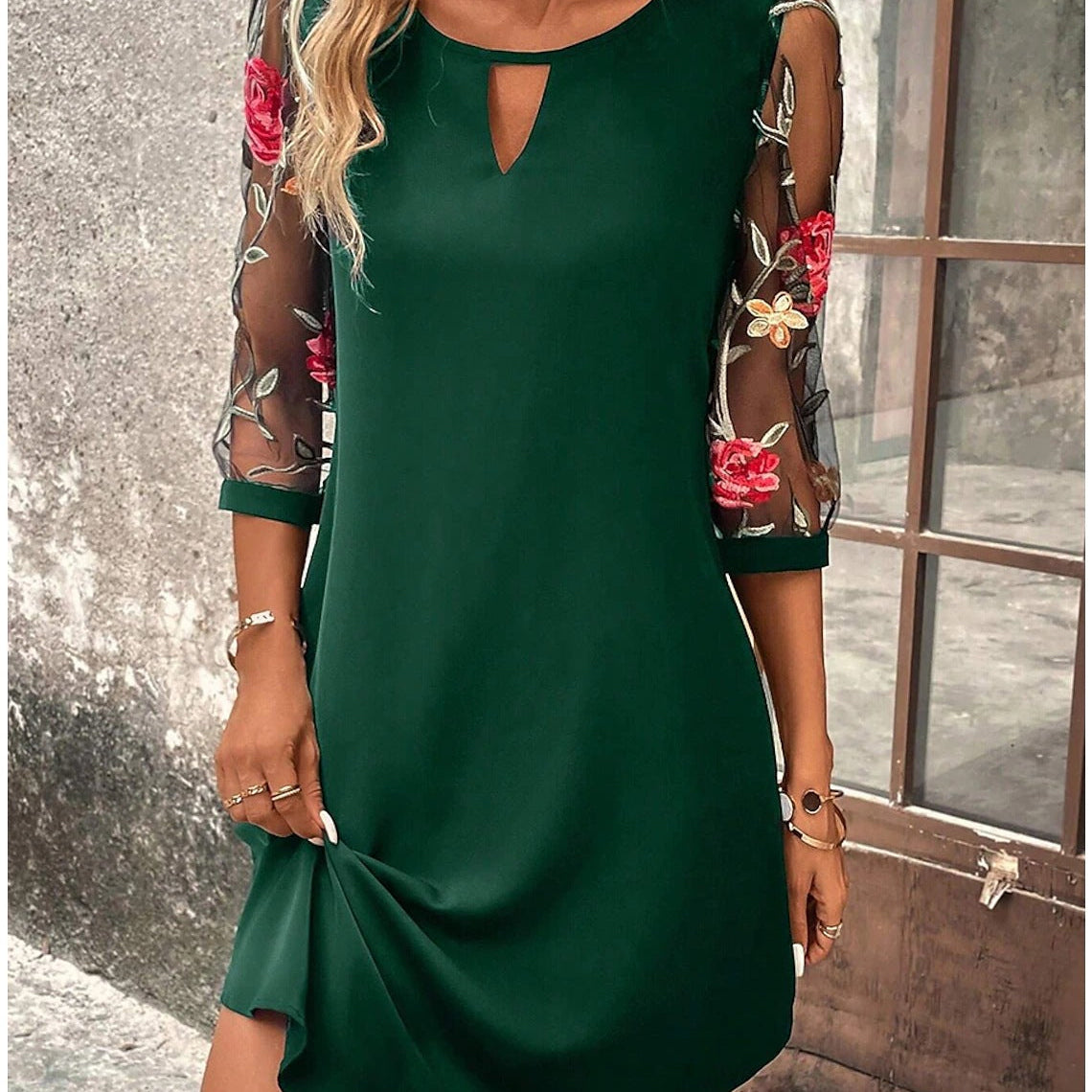 Robe Femme Courte Élégante Manches Brodées