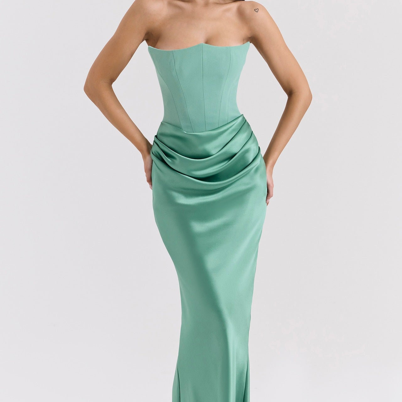 Robe Longue Bustier Drapée Élégance Satinée