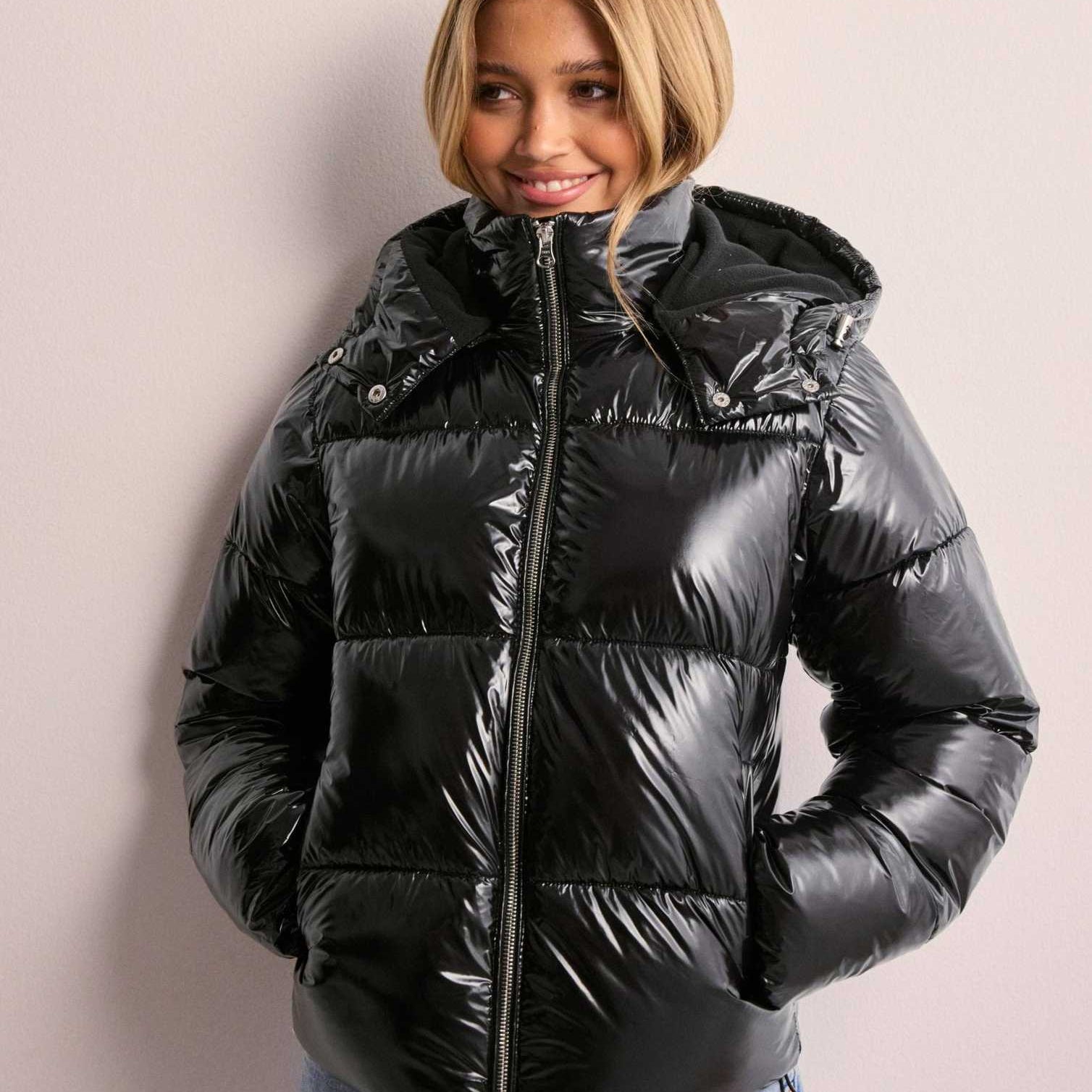 Elise | Veste matelassée brillante pour femmes avec capuche amovible
