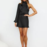 Robe Courte Satinée Asymétrique Dos Ouvert
