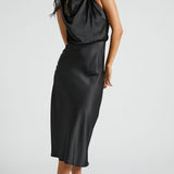 Robe Midi Satinée Col Drapé Élégance Moderne