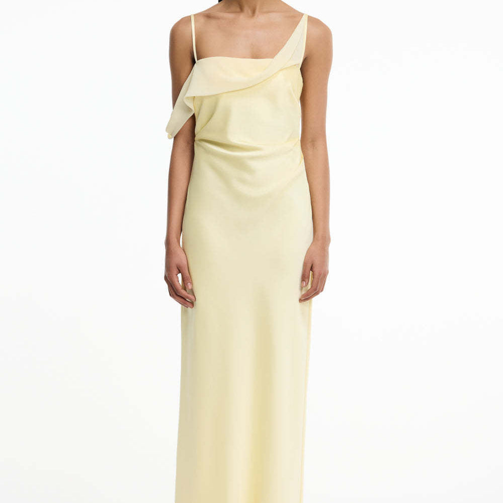 Robe Longue Asymétrique Satinée Élégance Minimaliste