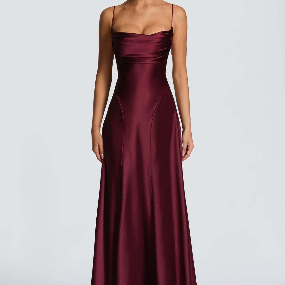 Robe Longue Satinée Dos Lacé Élégance Intemporelle