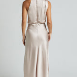 Robe Midi Satinée Col Drapé Élégance Moderne