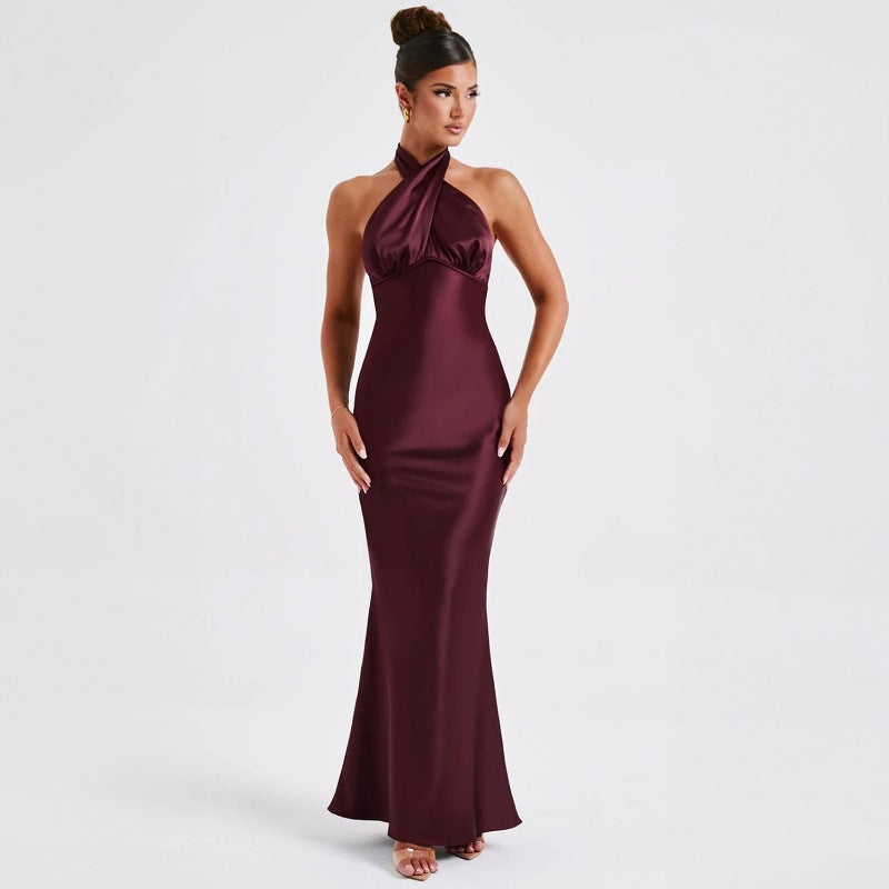 Robe Maxi Satinée Col Halter Coupe Sirène Élégance