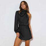 Robe Courte Satinée Asymétrique Dos Ouvert
