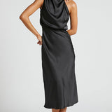 Robe Midi Satinée Col Drapé Élégance Moderne