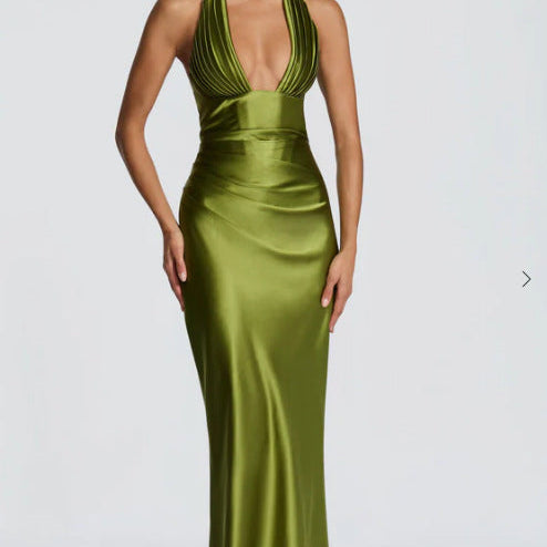Robe Longue Satinée Dos Nu Décolleté Plongeant