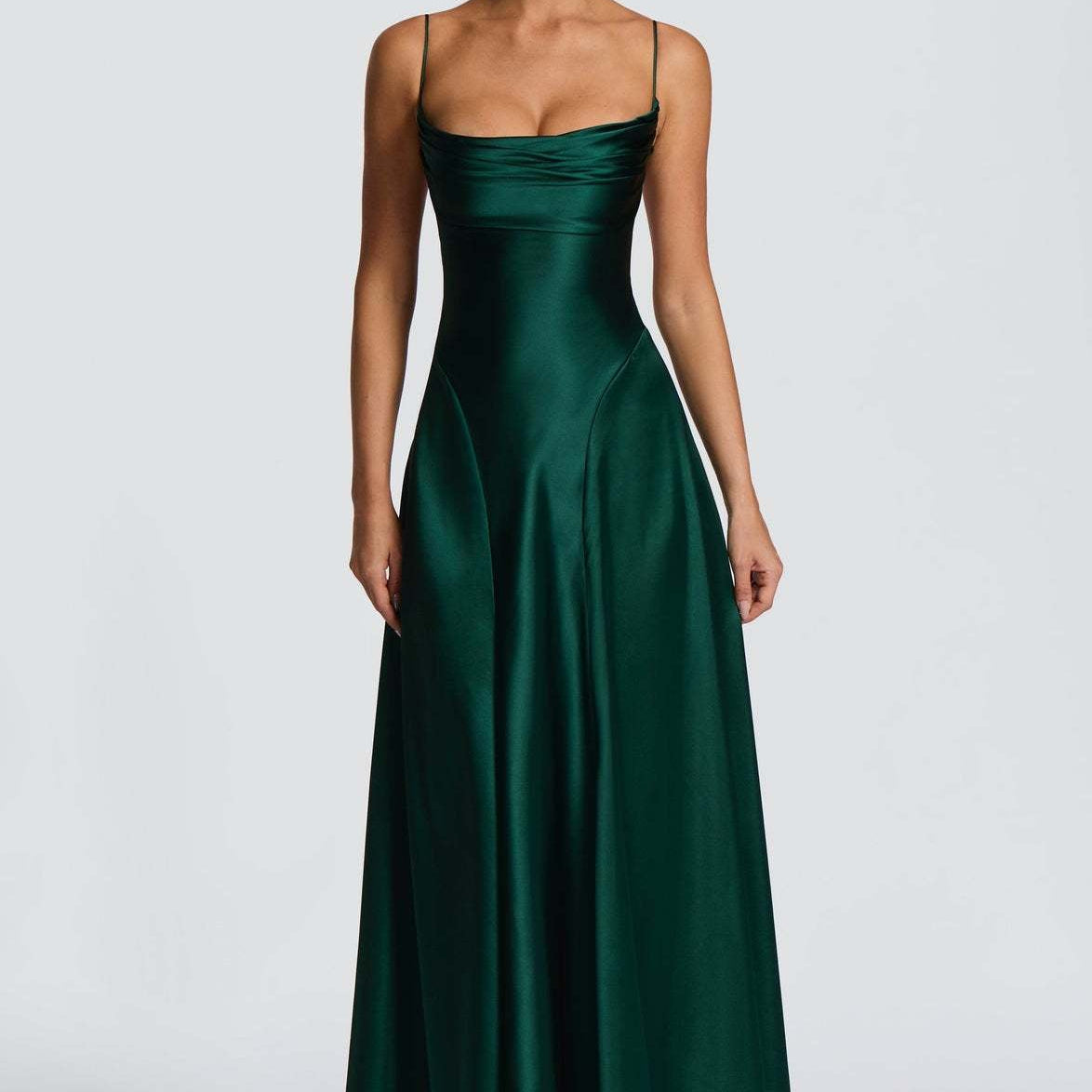 Robe Longue Satinée Dos Lacé Élégance Intemporelle