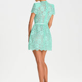 Robe Courte Dentelle Florale Élégance Raffinée