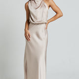 Robe Midi Satinée Col Drapé Élégance Moderne