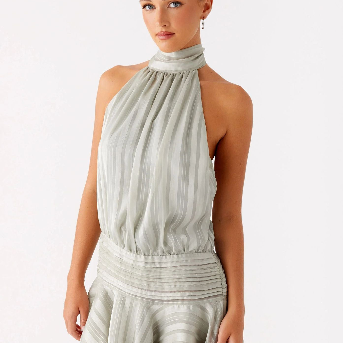 Robe Courte Dos Nu à Col Montant