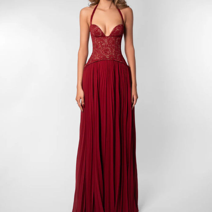 Robe longue plissée à col licou et décolleté V