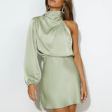 Robe Courte Satinée Asymétrique Dos Ouvert