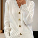 Cardigan femme en maille col V boutons cœur