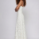 Robe Longue Dentelle Florale Dos Lacé Élégance