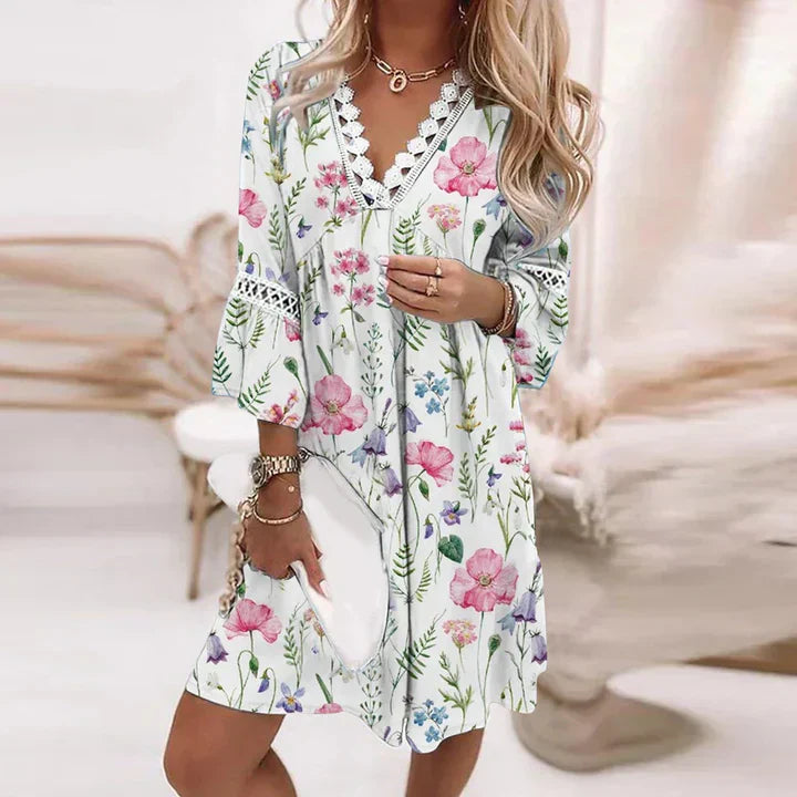 Robe Courte Bohème Broderies Col V Manches Évasées Chic