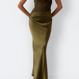 Robe Longue Asymétrique Épaule Dénudée Coupe Ajustée Élégance