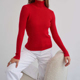 Pull femme ajusté à col roulé en maille côtelée