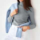 Pull femme ajusté à col roulé en maille côtelée