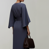 Robe midi ceinturée à manches cape pour femme