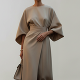 Robe midi ceinturée à manches cape pour femme
