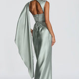 Robe Longue Satinée Drapée avec Cape Élégante