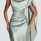 Robe Longue Satinée Drapée avec Écharpe Élégante