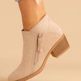 Bottines femme à zip latéral et talon carré