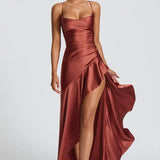 Robe Longue Satinée à Volants Asymétriques