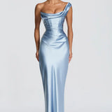 Robe Longue Satinée Épaule Dénudée Élégante