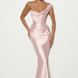 Robe Longue Satinée Épaule Dénudée Élégante