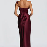 Robe Longue Satinée Épaule Dénudée Élégante