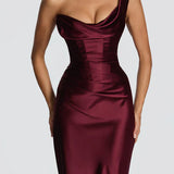 Robe Longue Satinée Épaule Dénudée Élégante
