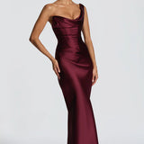 Robe Longue Satinée Épaule Dénudée Élégante