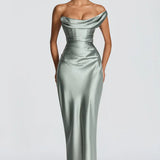 Robe Longue Satinée Épaule Dénudée Élégante