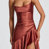 Robe Longue Satinée à Volants Asymétriques