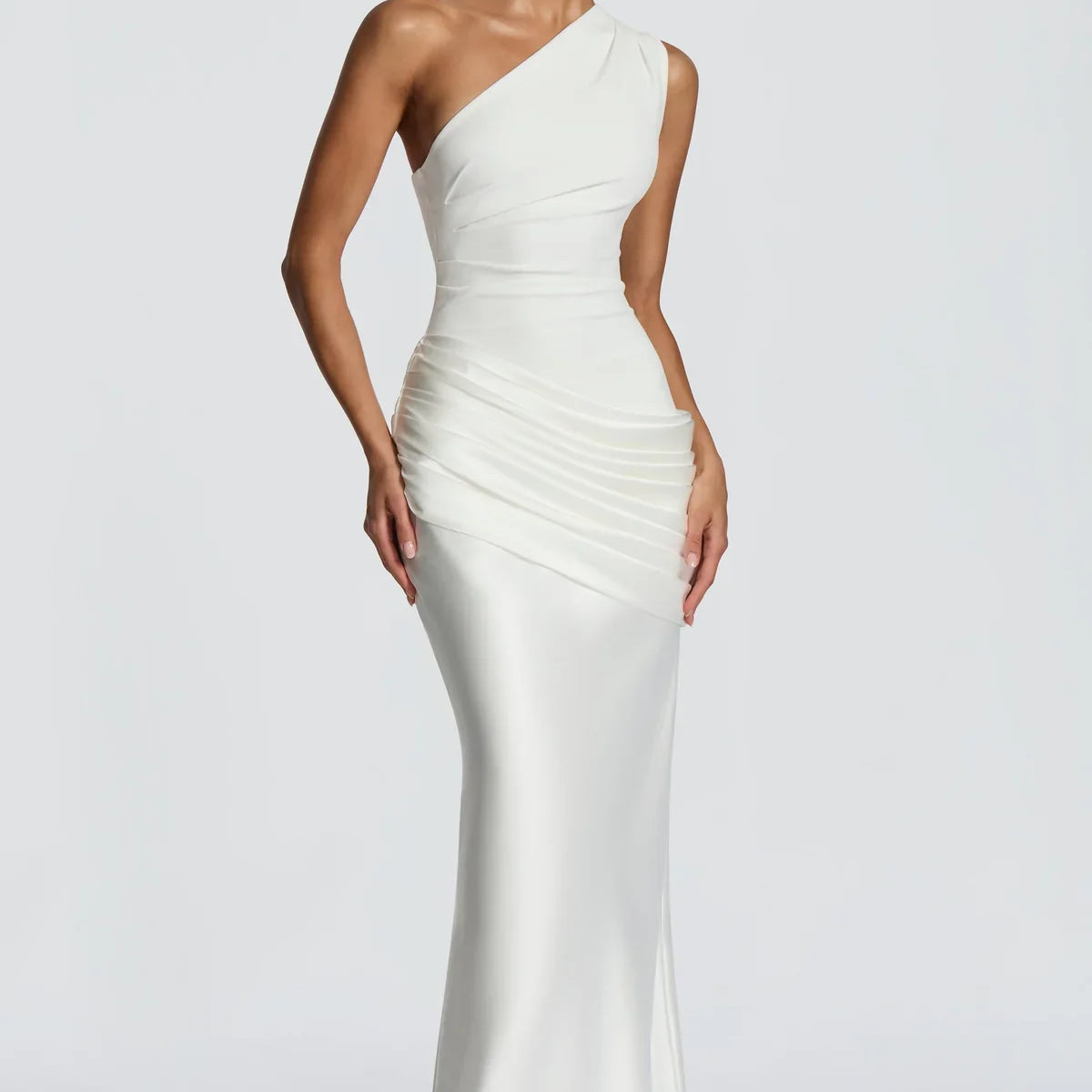 Robe Longue Satinée Asymétrique Drapée