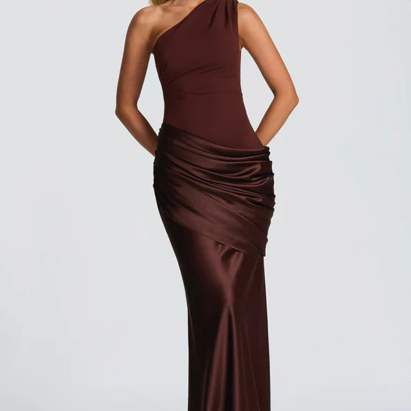 Robe Longue Satinée Asymétrique Drapée