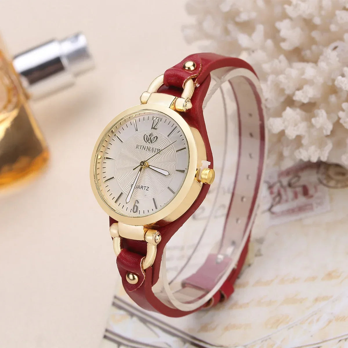 Montre femme à quartz, bracelet cuir vegan