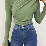 Top Col Montant Drapé Coupe Ajustée Élégance Moderne