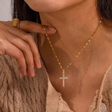 Collier femme pendentif croix doré en zircon