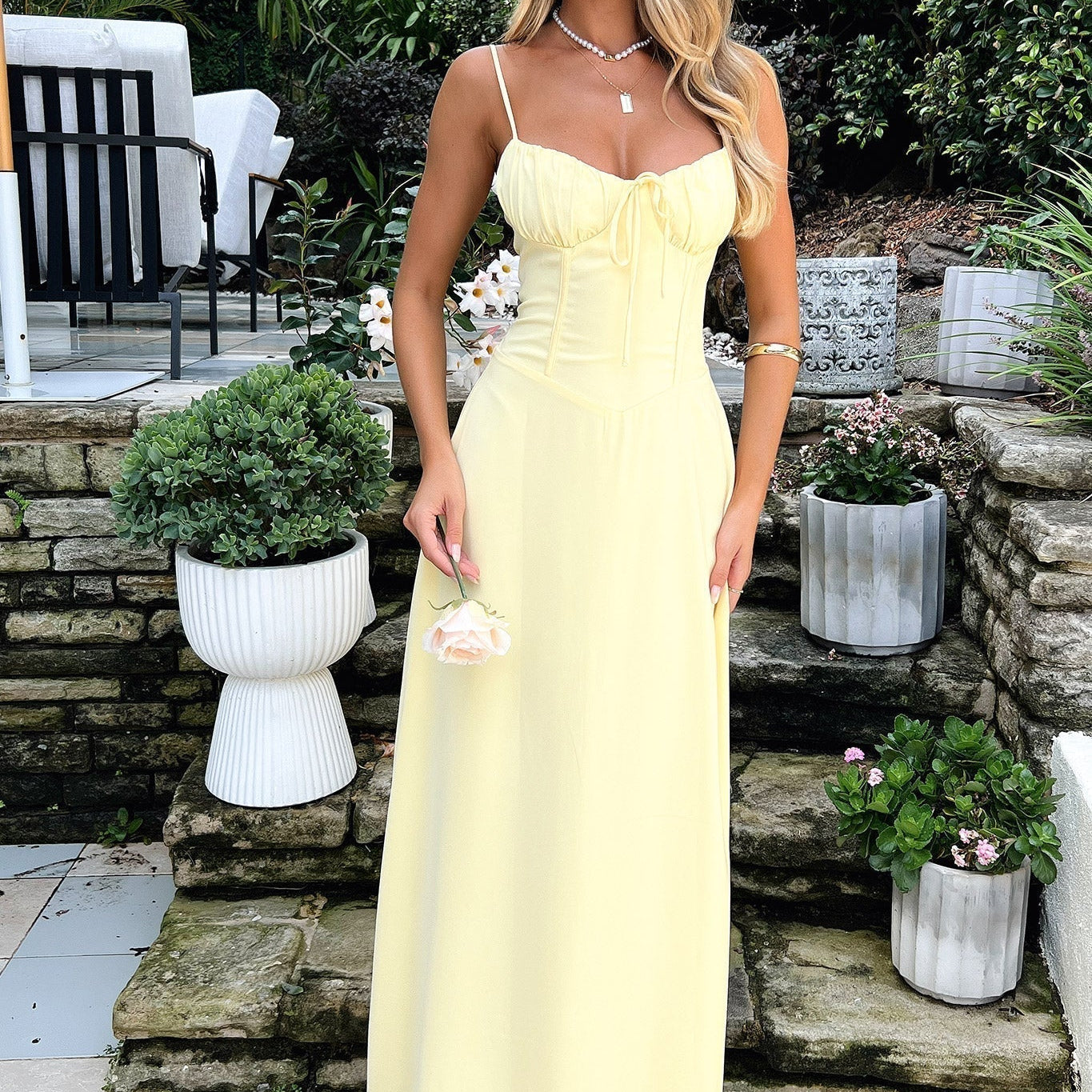 Robe Longue Satinée Bretelles Fines Élégance Soirée