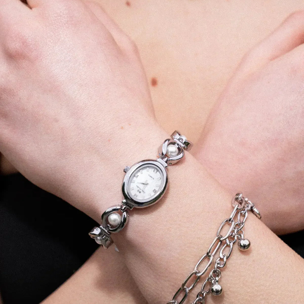 Montre Femme Ovale à Quartz avec Détails Perles
